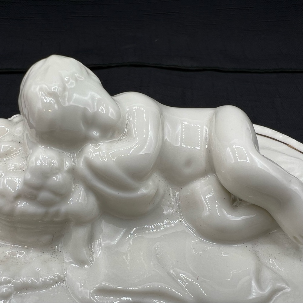 Belleek Cherub Trinket Box in Cream - Picture 3 of 9